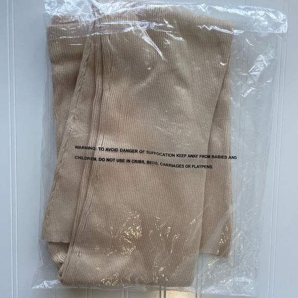 Danielle Bernstein Ribbed Flare Pants - Picture 6 of 7